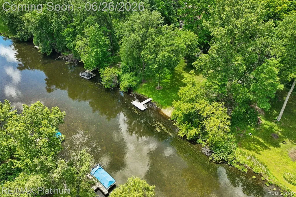 6100 Oak Valley Drive Hamburg Township MI 48189