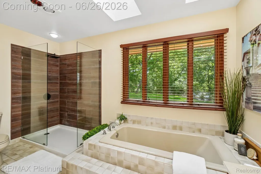 6100 Oak Valley Drive Hamburg Township MI 48189