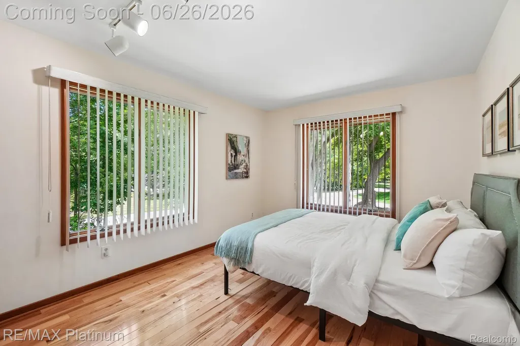 6100 Oak Valley Drive Hamburg Township MI 48189
