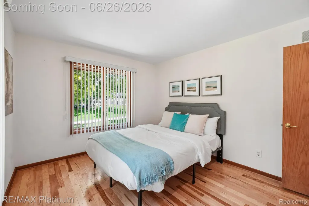 6100 Oak Valley Drive Hamburg Township MI 48189