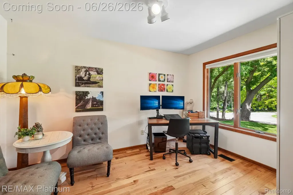 6100 Oak Valley Drive Hamburg Township MI 48189