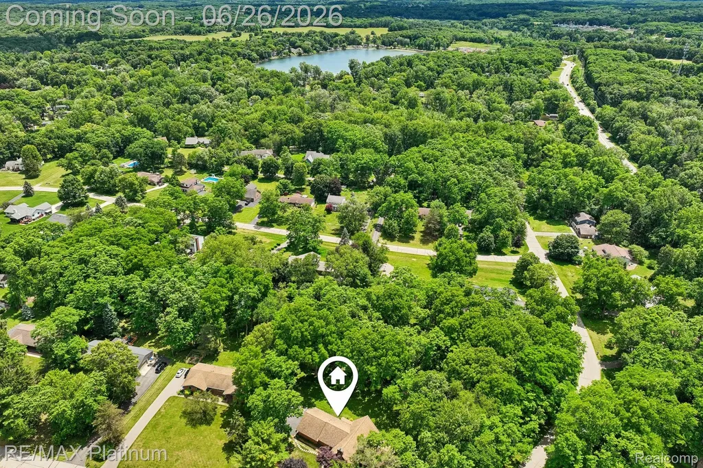 6100 Oak Valley Drive Hamburg Township MI 48189