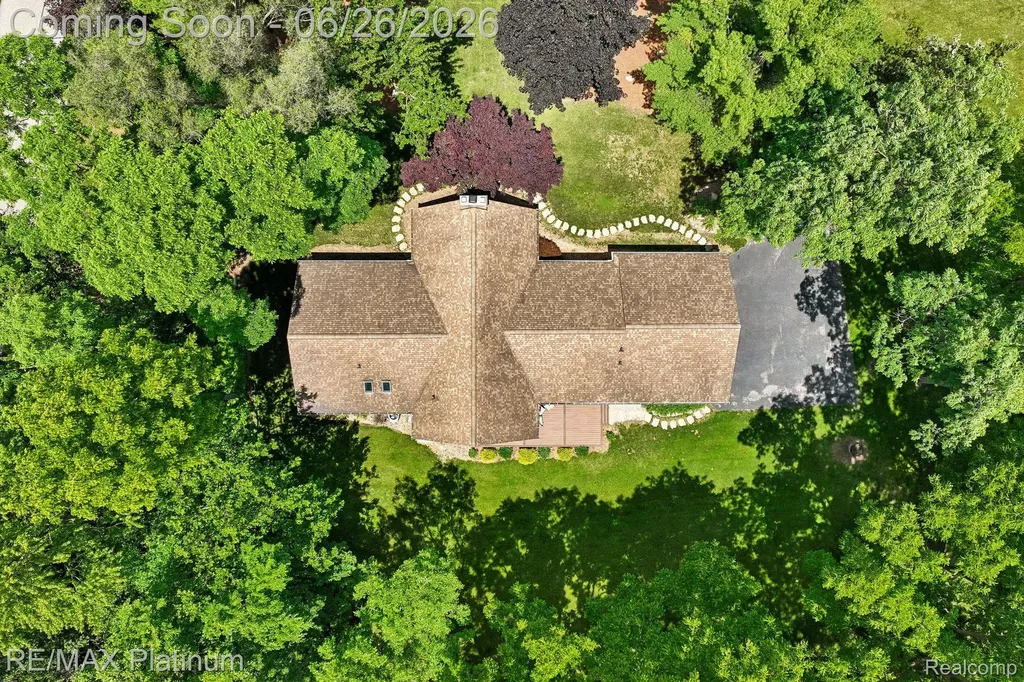 6100 Oak Valley Drive Hamburg Township MI 48189