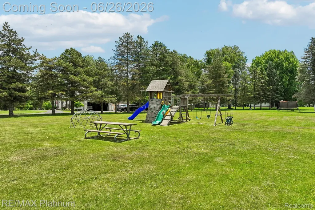 6100 Oak Valley Drive Hamburg Township MI 48189