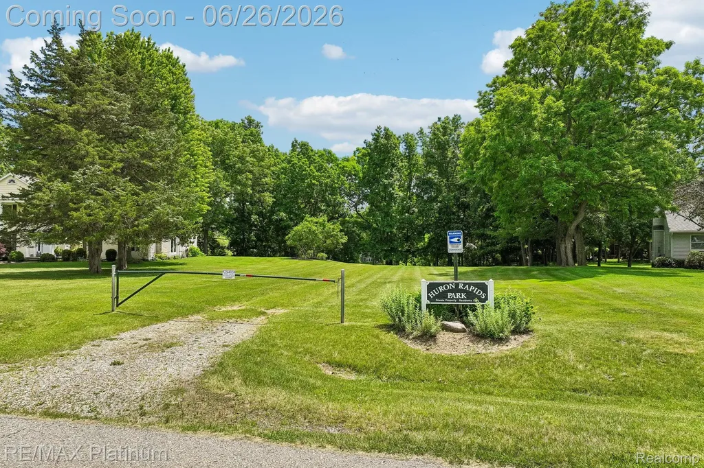 6100 Oak Valley Drive Hamburg Township MI 48189