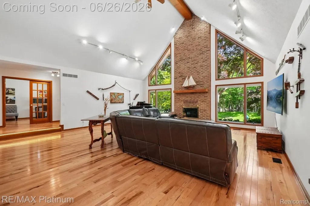 6100 Oak Valley Drive Hamburg Township MI 48189