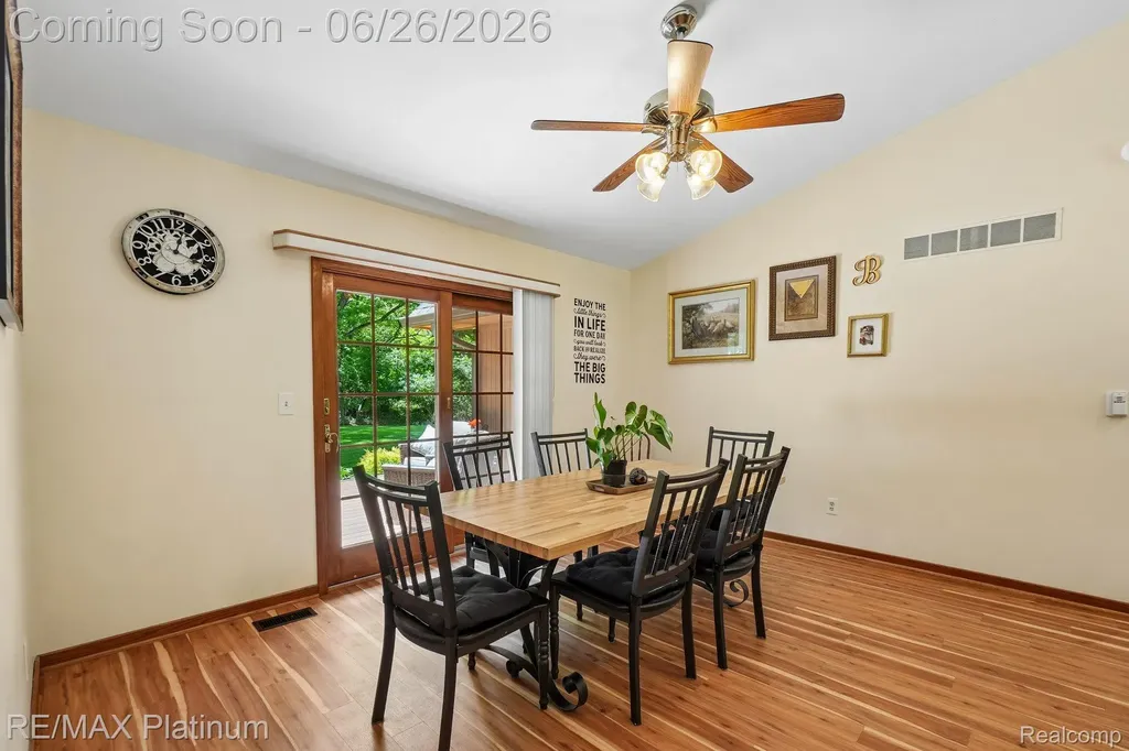 6100 Oak Valley Drive Hamburg Township MI 48189