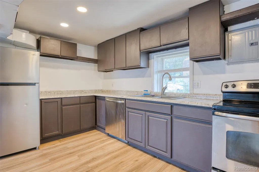 95 N Hulbert Street White Lake Charter Township MI 48386