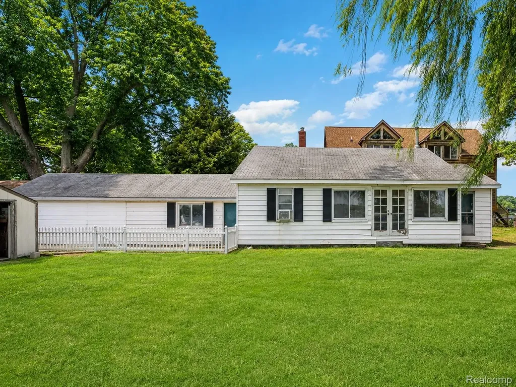 95 N Hulbert Street White Lake Charter Township MI 48386