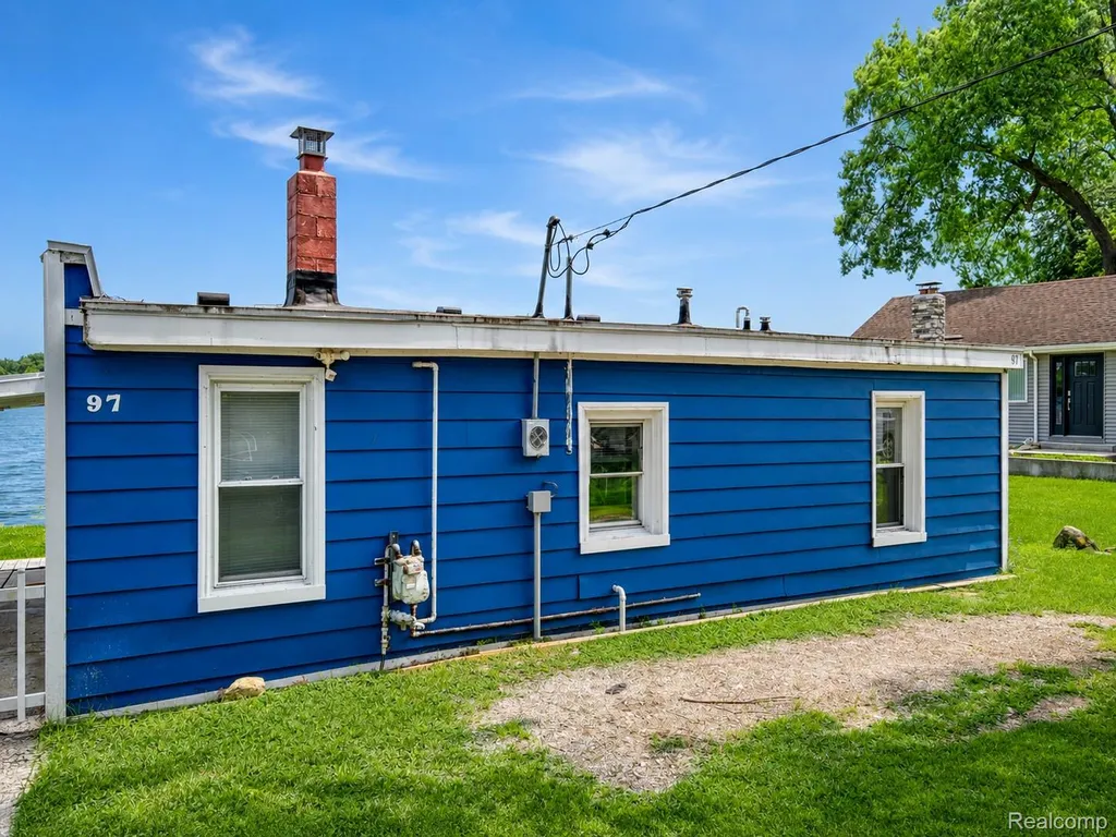 95 N Hulbert Street White Lake Charter Township MI 48386