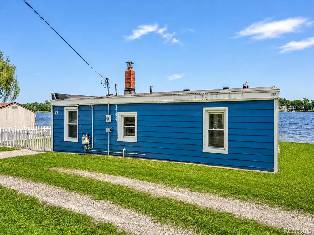 95 N Hulbert Street White Lake Charter Township MI 48386