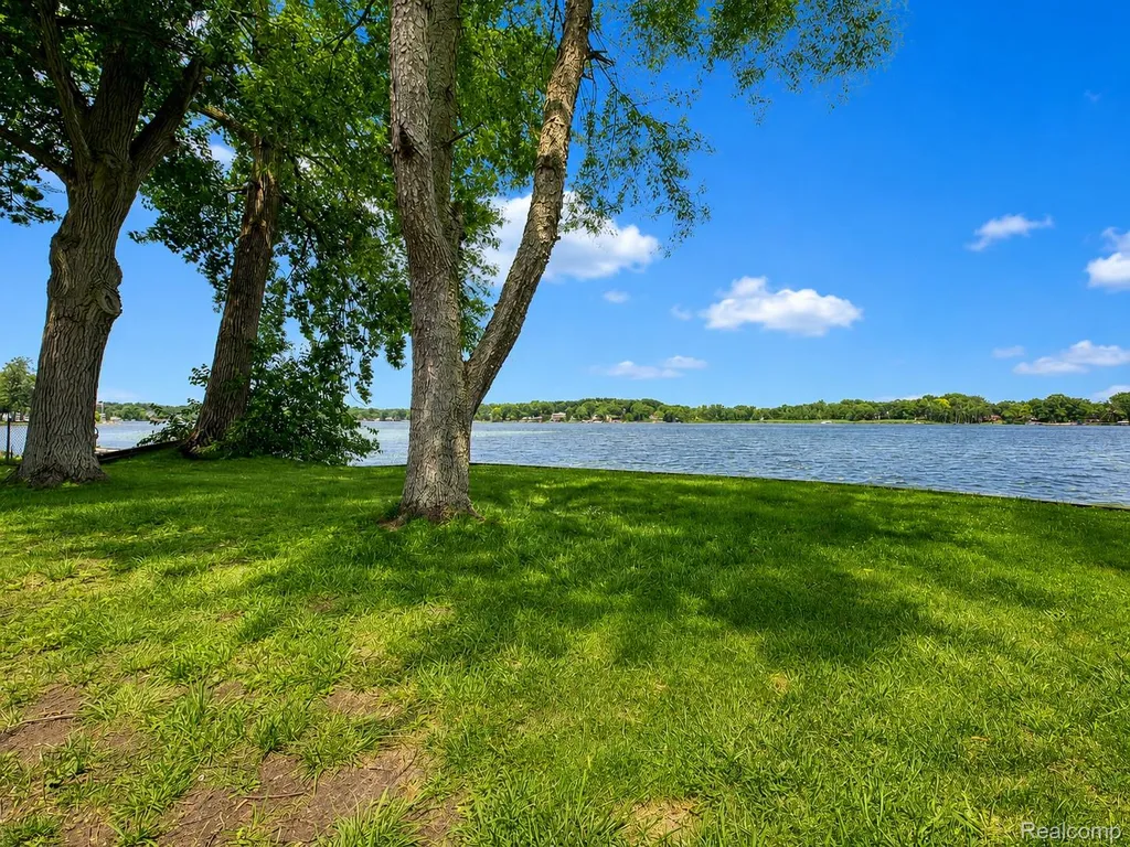 95 N Hulbert Street White Lake Charter Township MI 48386