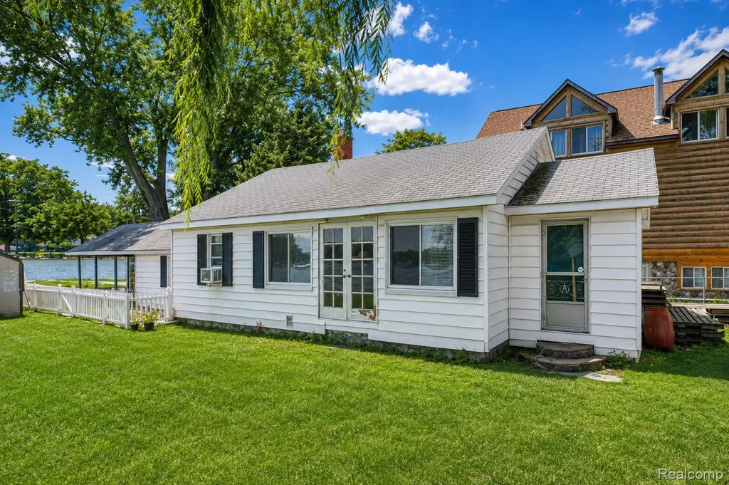 95 N Hulbert Street White Lake Charter Township MI 48386