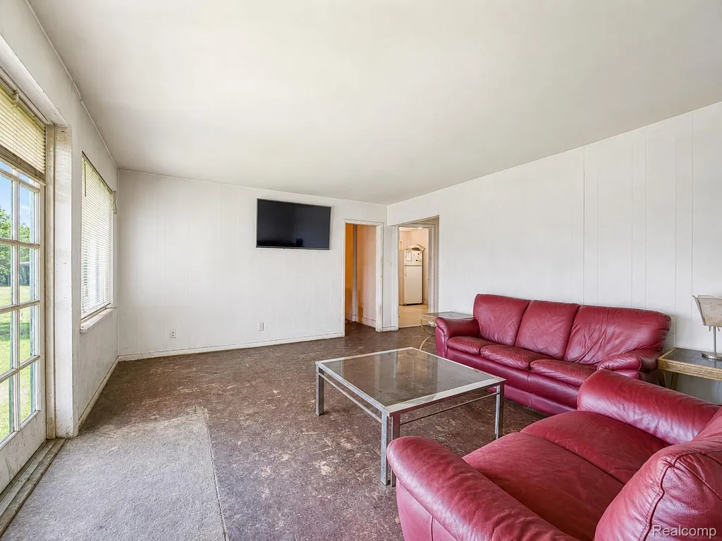 95 N Hulbert Street White Lake Charter Township MI 48386