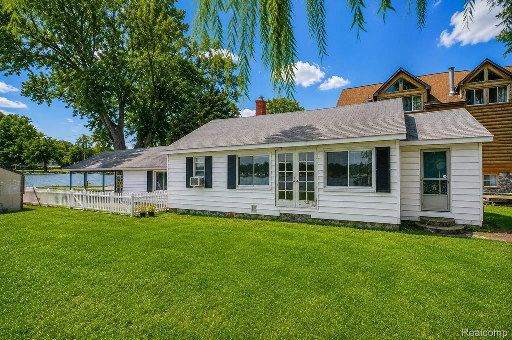 95 N Hulbert Street White Lake Charter Township MI 48386