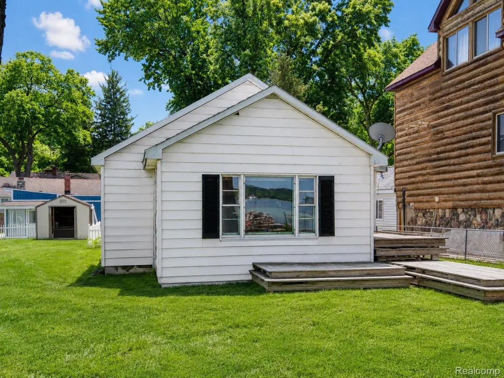 95 N Hulbert Street White Lake Charter Township MI 48386