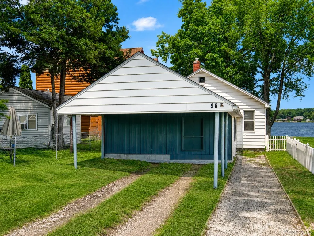 95 N Hulbert Street White Lake Charter Township MI 48386
