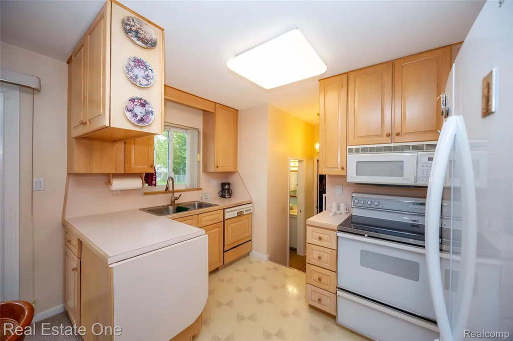 1156 Bielby Street Waterford Charter Township MI 48328