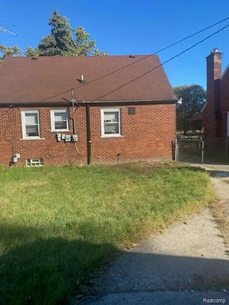 19951 Sunset Detroit City MI 48234