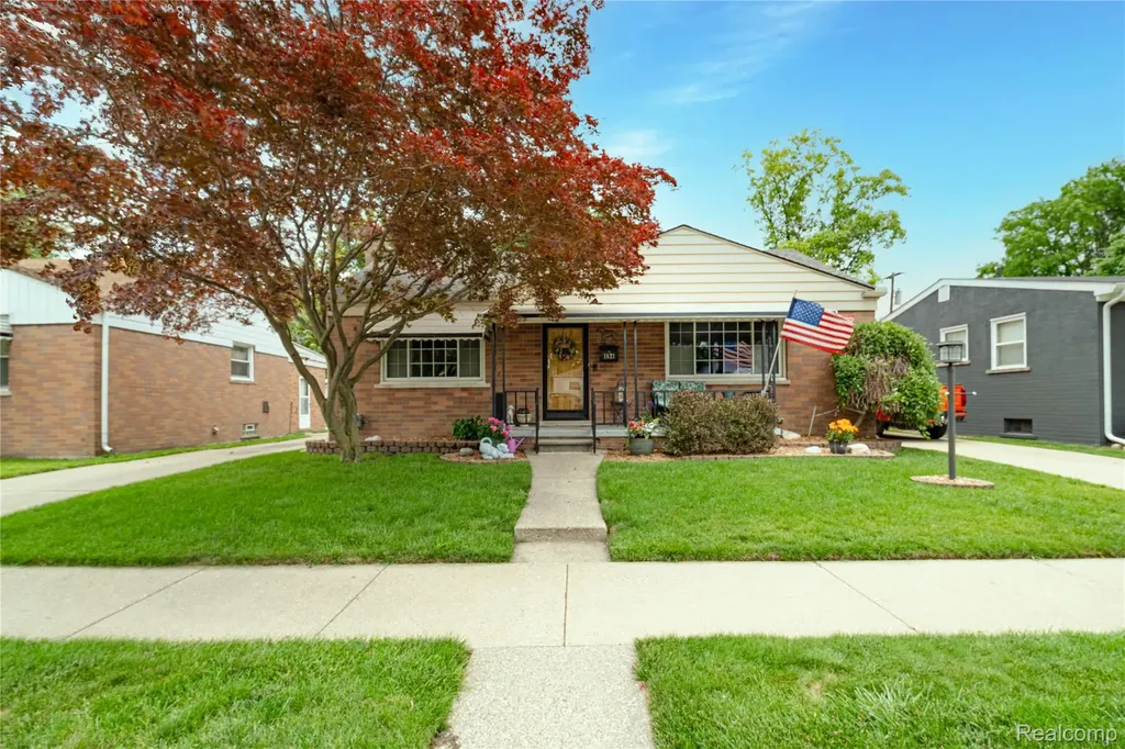 1621 E Pearl Avenue Hazel Park City MI 48030