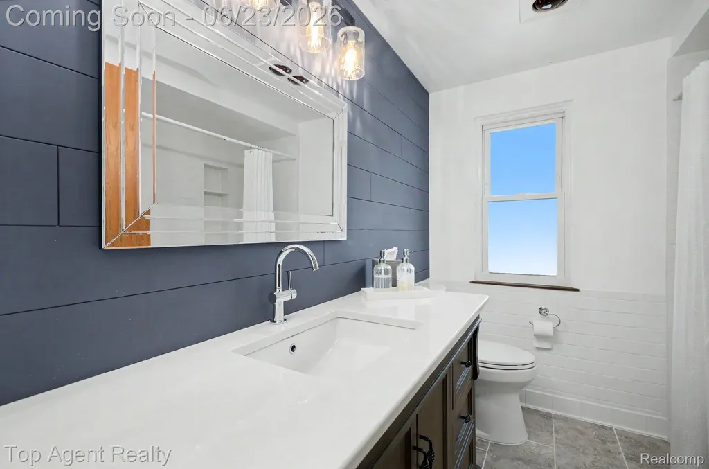 3759 Donley Avenue Rochester Hills City MI 48309
