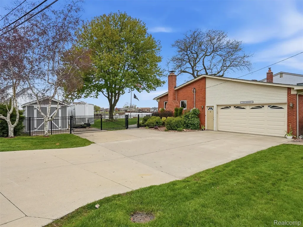 32160 S River Road Harrison Charter Township MI 48045