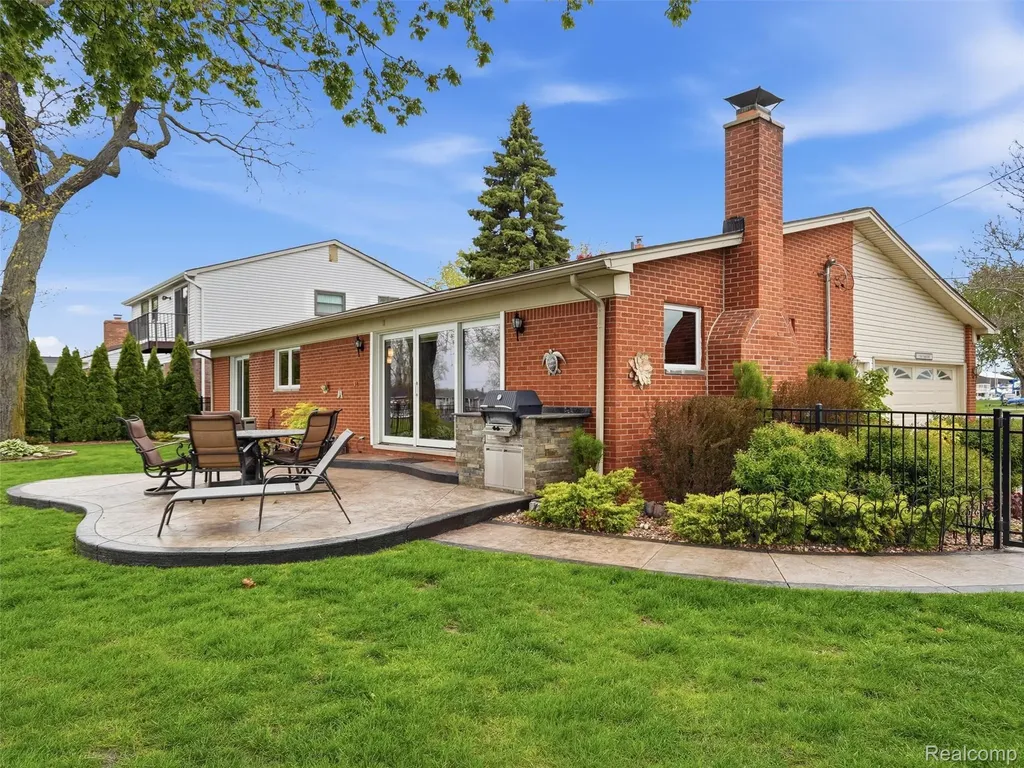 32160 S River Road Harrison Charter Township MI 48045