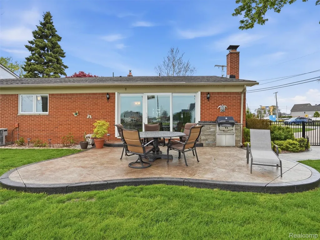 32160 S River Road Harrison Charter Township MI 48045