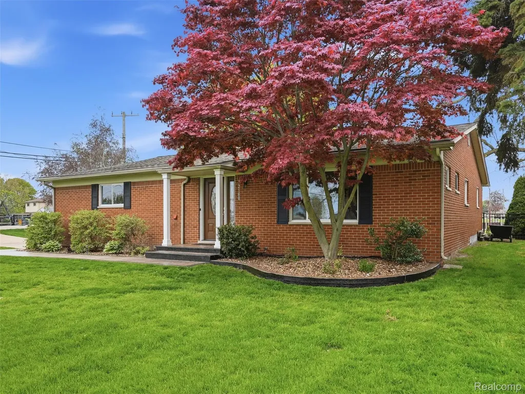 32160 S River Road Harrison Charter Township MI 48045