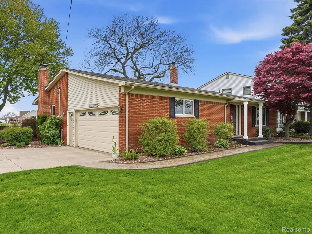 32160 S River Road Harrison Charter Township MI 48045