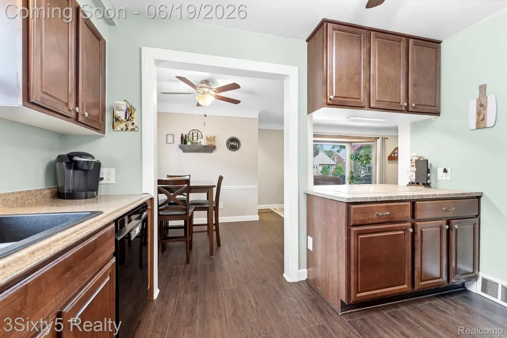7646 Robinson Avenue Allen Park City MI 48101