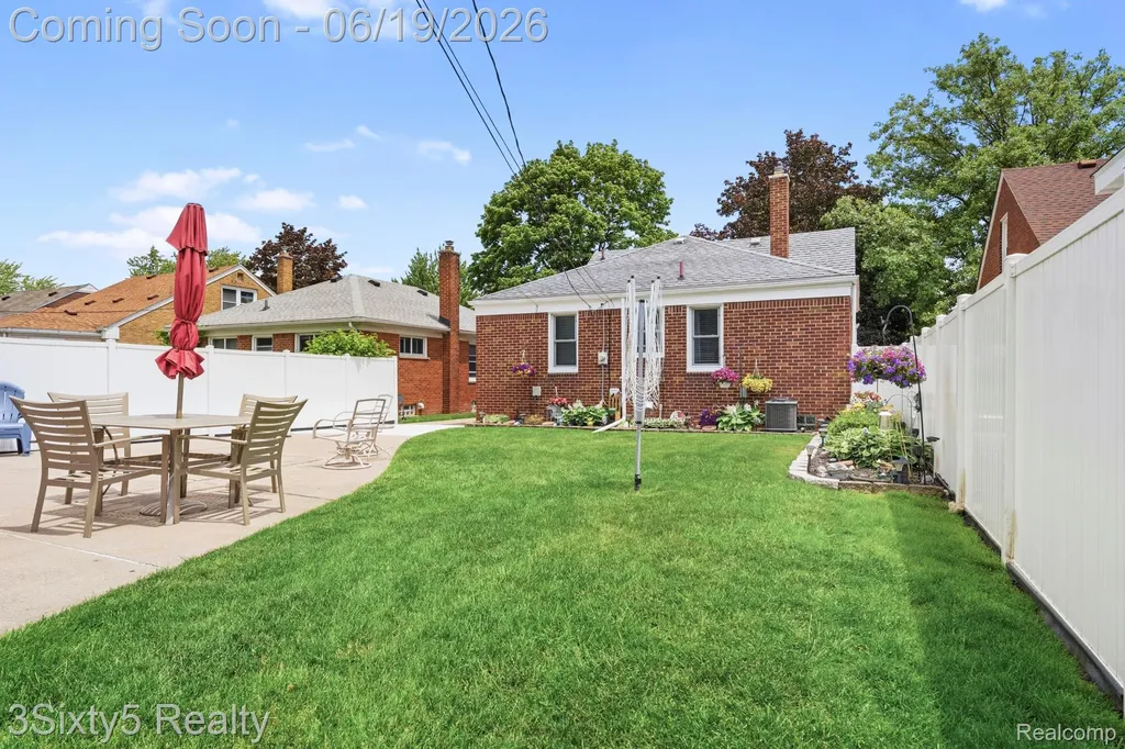 7646 Robinson Avenue Allen Park City MI 48101
