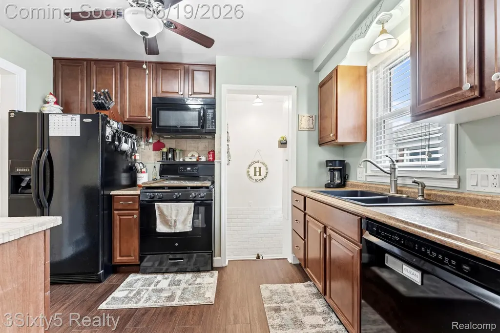 7646 Robinson Avenue Allen Park City MI 48101