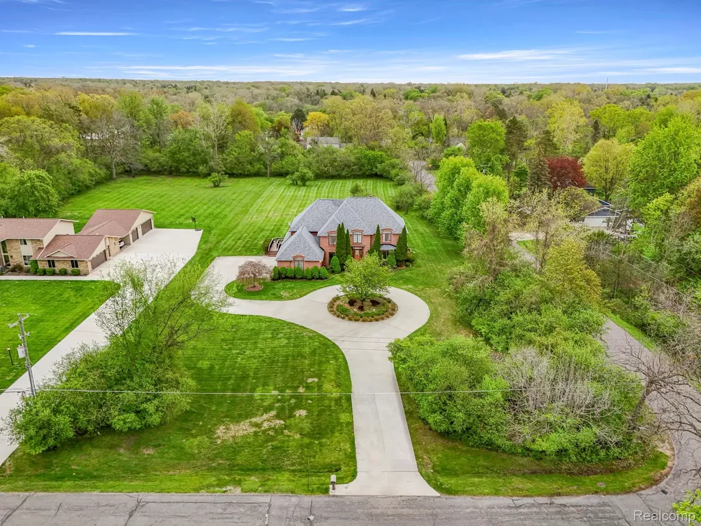 30060 Bristol Lane Bingham Farms Village MI 48025