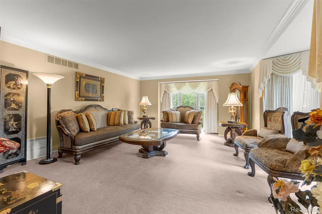 30060 Bristol Lane Bingham Farms Village MI 48025