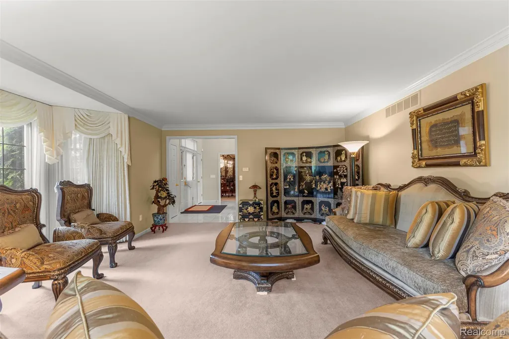 30060 Bristol Lane Bingham Farms Village MI 48025