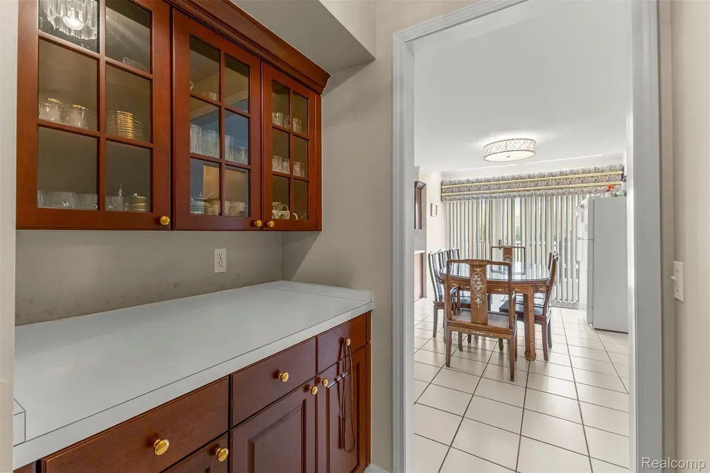 30060 Bristol Lane Bingham Farms Village MI 48025