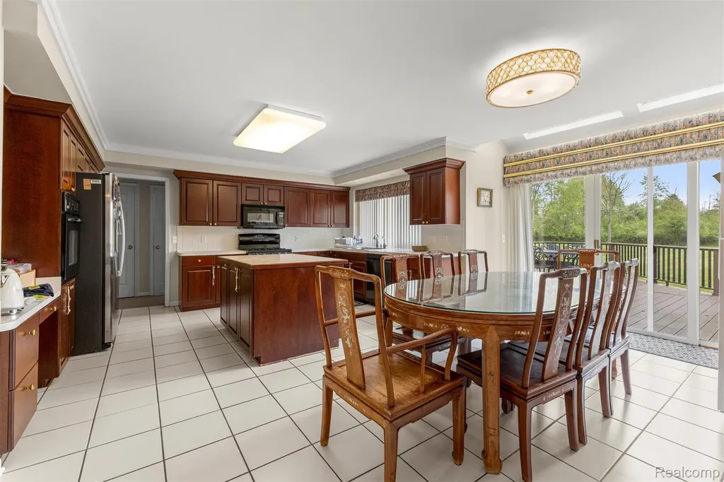 30060 Bristol Lane Bingham Farms Village MI 48025