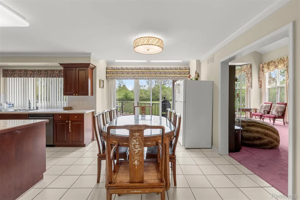 30060 Bristol Lane Bingham Farms Village MI 48025