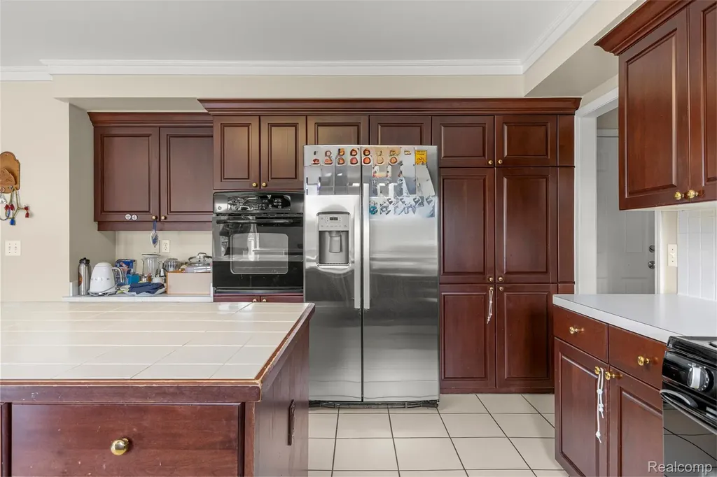 30060 Bristol Lane Bingham Farms Village MI 48025