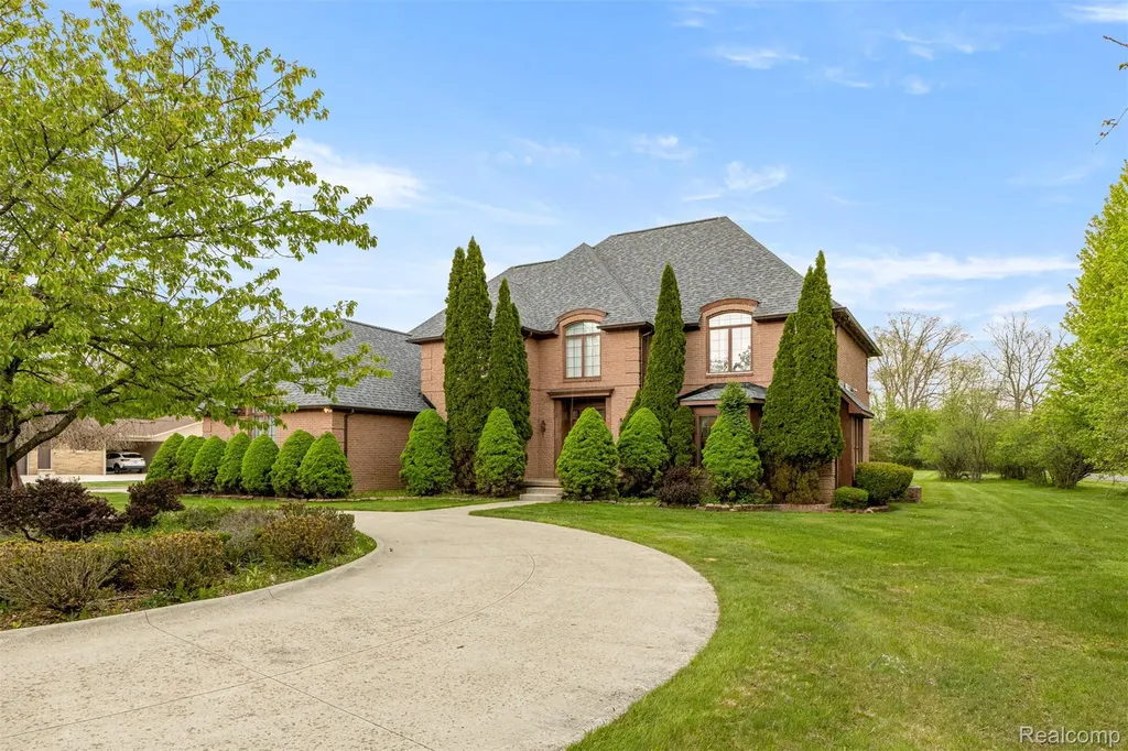 30060 Bristol Lane Bingham Farms Village MI 48025