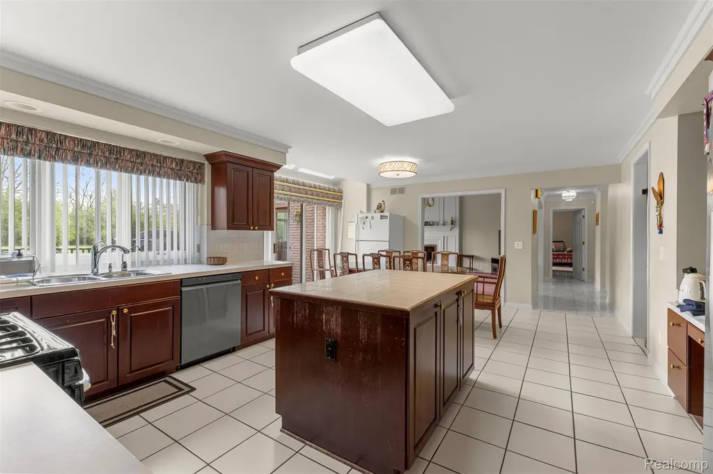 30060 Bristol Lane Bingham Farms Village MI 48025