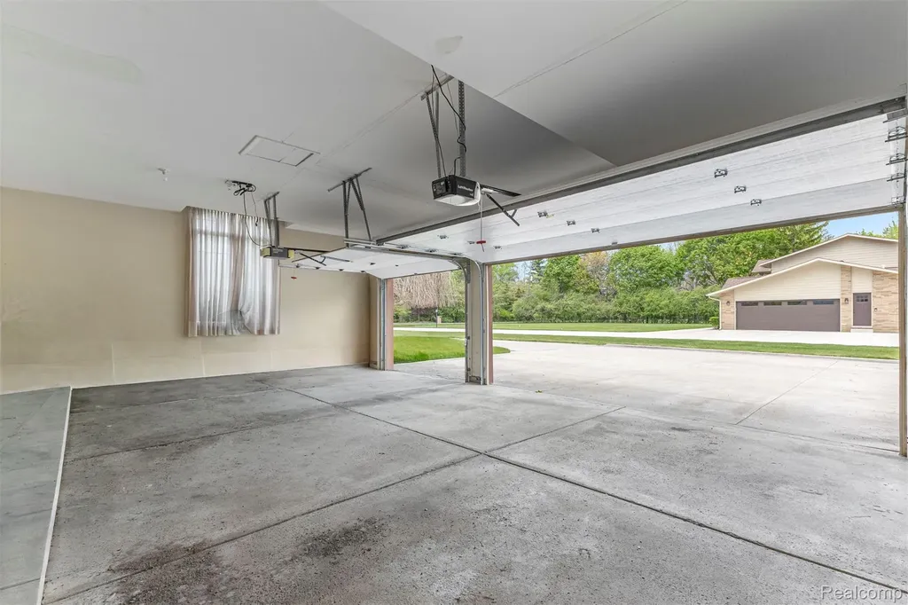 30060 Bristol Lane Bingham Farms Village MI 48025