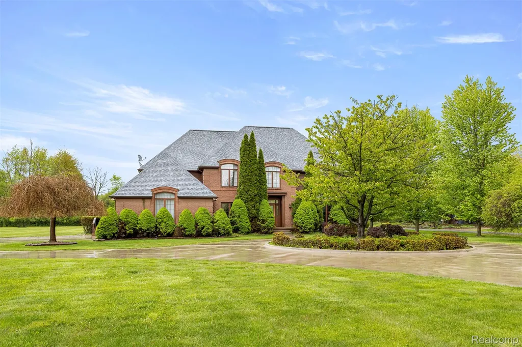 30060 Bristol Lane Bingham Farms Village MI 48025