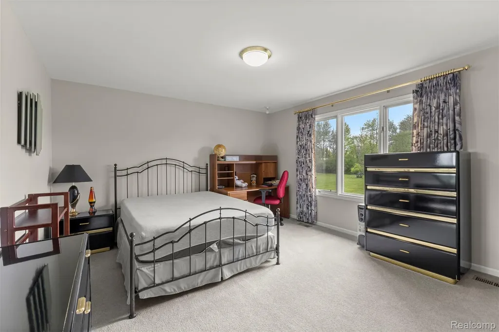 30060 Bristol Lane Bingham Farms Village MI 48025