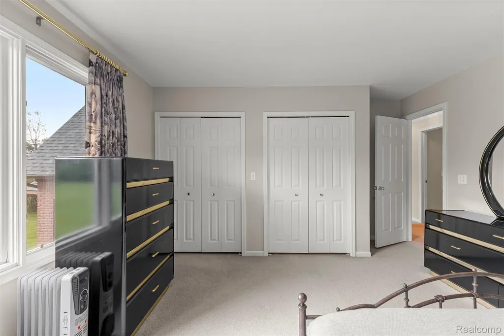 30060 Bristol Lane Bingham Farms Village MI 48025