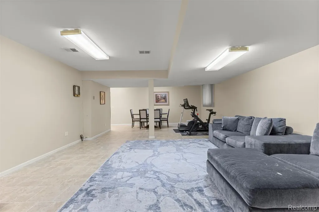 30060 Bristol Lane Bingham Farms Village MI 48025