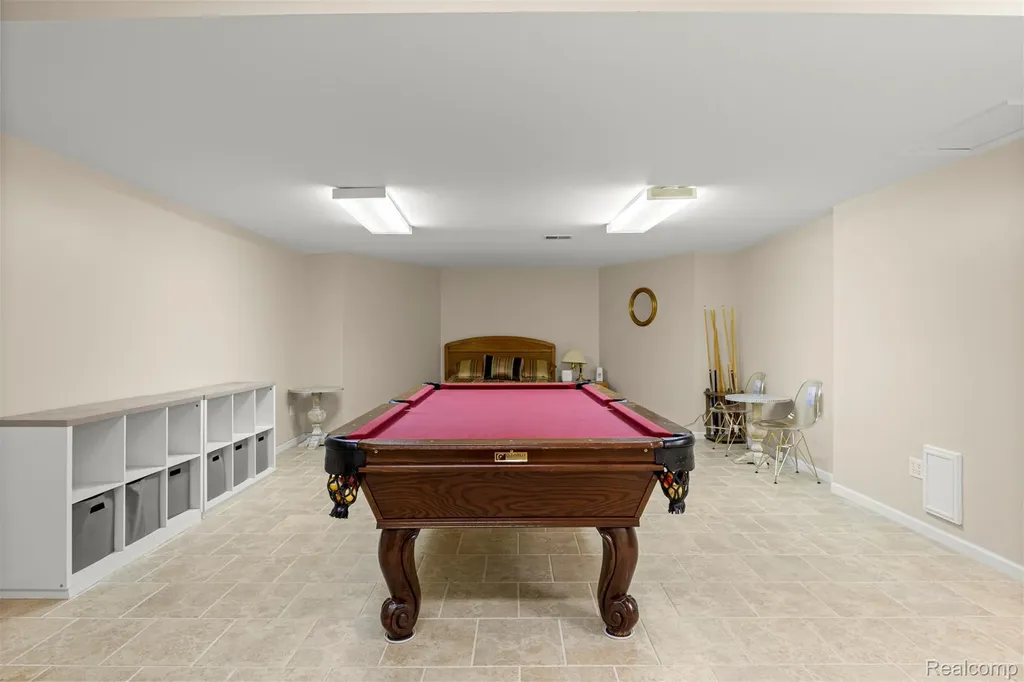 30060 Bristol Lane Bingham Farms Village MI 48025