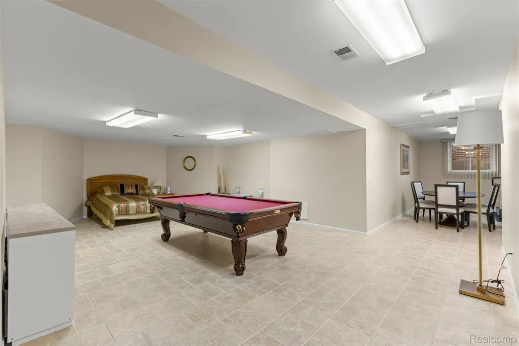 30060 Bristol Lane Bingham Farms Village MI 48025