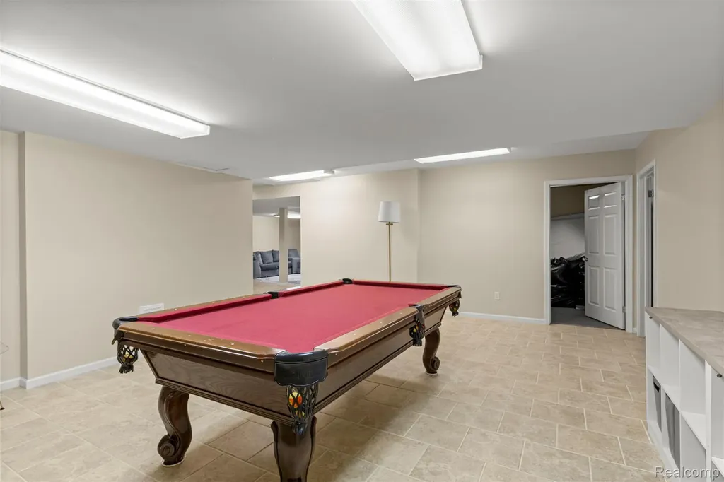 30060 Bristol Lane Bingham Farms Village MI 48025